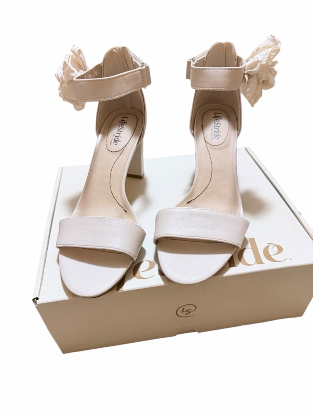 💚🌼NIB LifeStride Blush Floral Ankle-Strap Heels. LifeStride Adore Me City Sandal